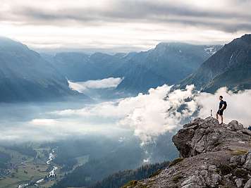 Wanderer auf Berggipfel