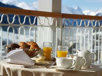 Frühstück auf Balkon