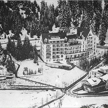 Berghotel im Schnee
