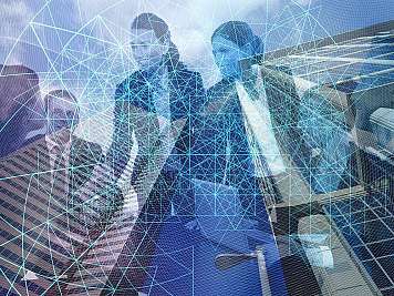 Geschäftsleute mit digitalem Netzwerk