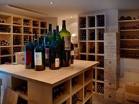 Palavrium Weinkeller mit Degustationsraum