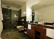 Badezimmer im Waldhotel Davos