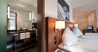 WALDHOTELDAVOS sept12 RUPA 195