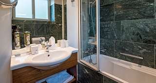 Doppelzimmer Standard im Waldhotel Davos