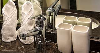 Badezimmer Einzelzimmer Deluxe Waldhotel Davos